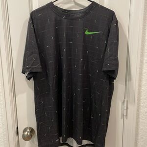 Nike Legends Printed Training Shirt. New. Mens M